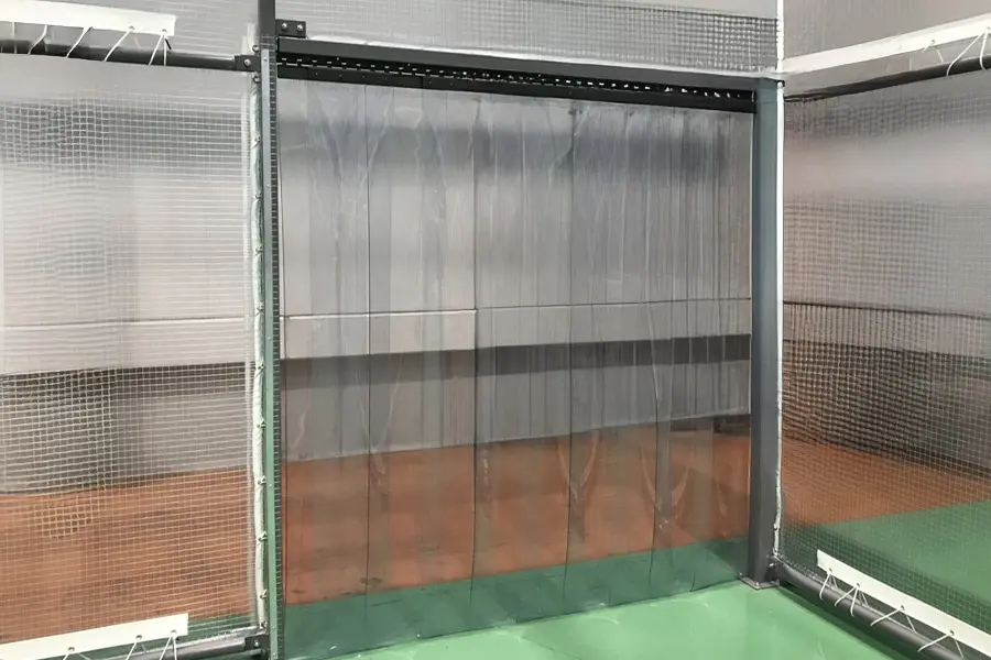 透明ビニールカーテン作業場間仕切り設置事例